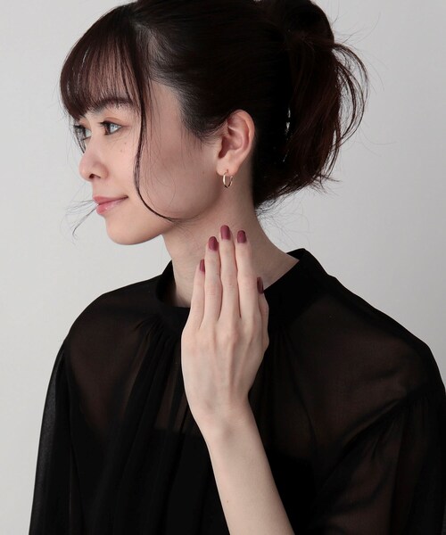 COCOSHNIK(ココシュニック)の「K10中空ひねり フープピアス小(ピアス(両耳用)・レディース・ホワイト系その他7・00)」の11枚目の写真