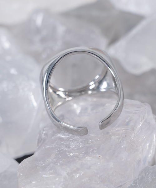 YUEATE（ユエイト）の「"center hole ring" センターホールリング（リング・メンズ・シルバー・FREE）」の2枚目の写真