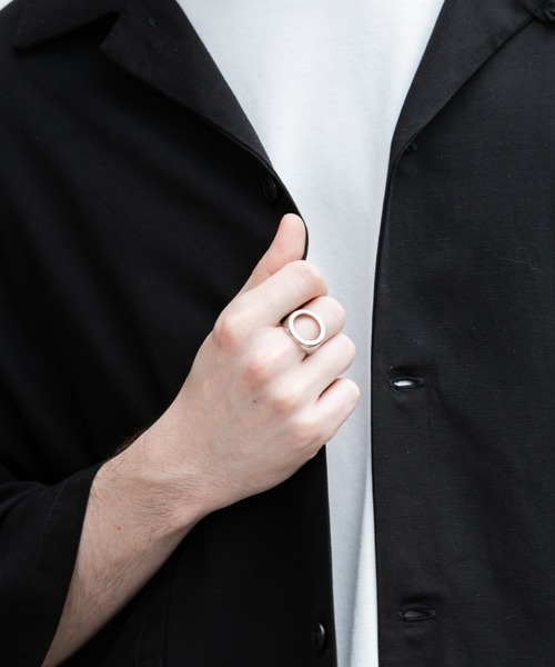 YUEATE（ユエイト）の「"center hole ring" センターホールリング（リング・メンズ・シルバー・FREE）」の4枚目の写真