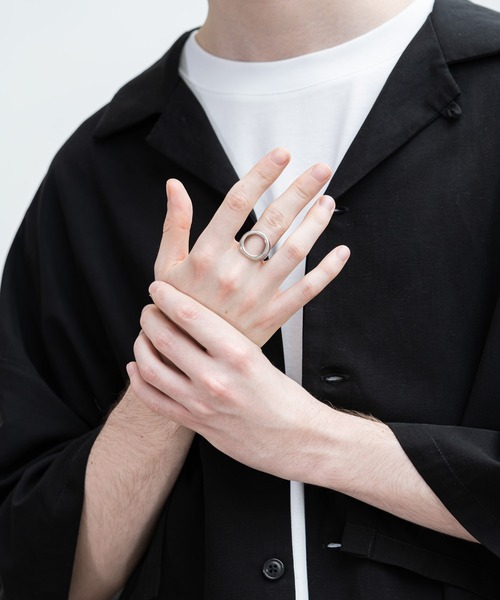 YUEATE（ユエイト）の「"center hole ring" センターホールリング（リング・メンズ・シルバー・FREE）」の6枚目の写真