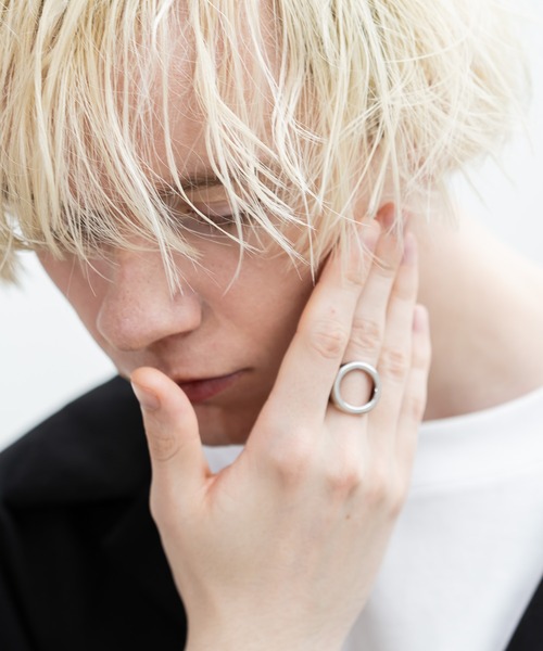 YUEATE（ユエイト）の「"center hole ring" センターホールリング（リング・メンズ・シルバー・FREE）」の12枚目の写真