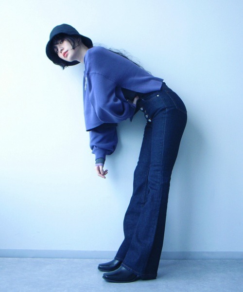 HARE（ハレ）の「RUKOコラボデニムフレアパンツ(HARE)（デニムパンツ・レディース・ブラック/ブルー/ネイビー・X-SMALL/SMALL/MEDIUM）」の4枚目の写真