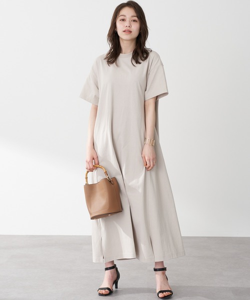 earth music&ecology（アースミュージックアンドエコロジー）の「【WEB限定】フレアーカットワンピース ＊（ワンピース・レディース・チャコールグレー/ブラック/ベージュ/グリーン/バーガンディー/ライトベージュ・FREE）」の4枚目の写真