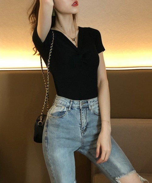 yuue' ( wear )（ユーイ）の「Vネックフロントデザイン半袖ニットトップス（ニット/セーター・レディース・レッド/ブラック/ベージュ/アイボリー/ブルー・FREE）」の9枚目の写真