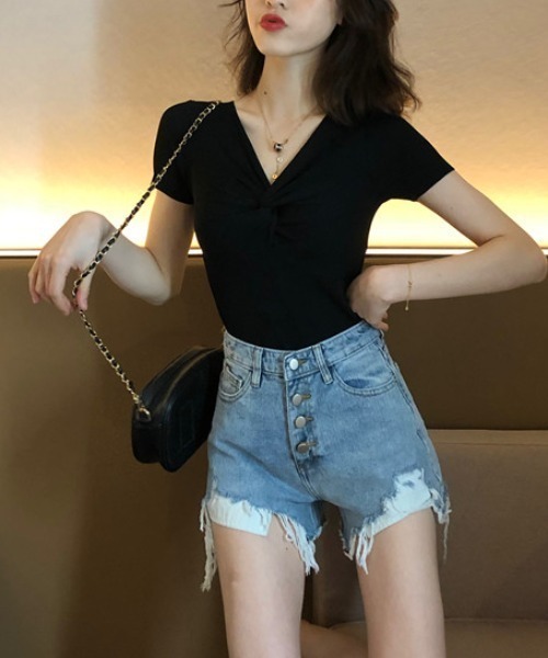 yuue' ( wear )（ユーイ）の「Vネックフロントデザイン半袖ニットトップス（ニット/セーター・レディース・レッド/ブラック/ベージュ/アイボリー/ブルー・FREE）」の10枚目の写真