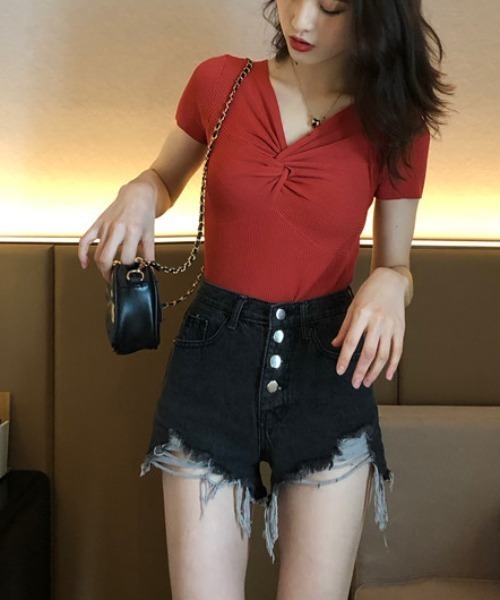 yuue' ( wear )（ユーイ）の「Vネックフロントデザイン半袖ニットトップス（ニット/セーター・レディース・レッド/ブラック/ベージュ/アイボリー/ブルー・FREE）」の14枚目の写真
