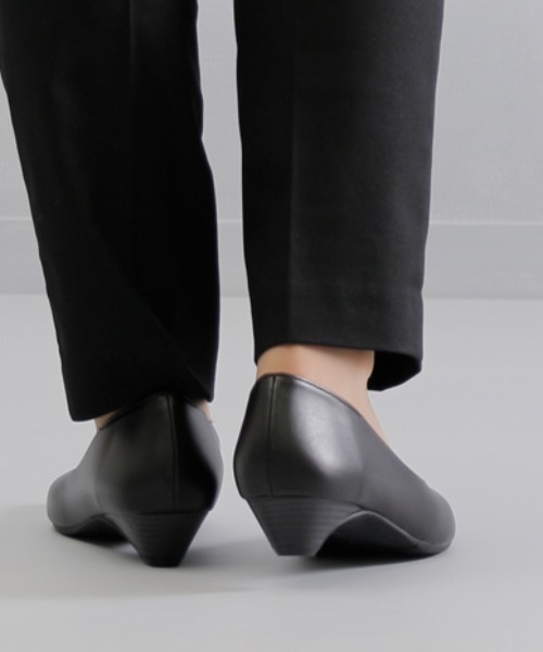 Parade(パレード)の「【MADE IN JAPAN】日本製・痛くなりにくい美形パンプス 3500【Parade】(パンプス・レディース・ブラック/ブラック系その他/グレイッシュブルー/ダークベージュ/グレー系その他/ピンク系その他/ホワイト系その他/ダークブラウン/ワイン・22.5cm/23.5cm/22.0cm/23.0cm/24.5cm/25.0cm/24.0cm)」の3枚目の写真