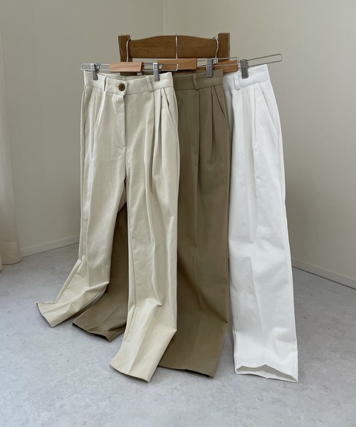 LE MORE（リモア）の「ツータックツイルテーパードパンツ（チノパンツ・レディース・ホワイト/ベージュ/クリーム・S/M/L）」の3枚目の写真