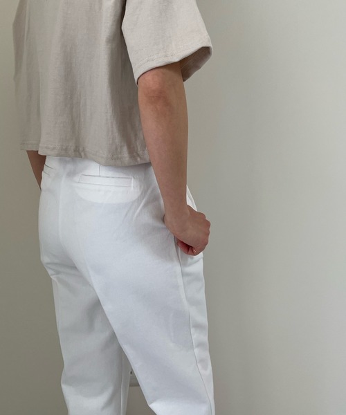 LE MORE（リモア）の「ツータックツイルテーパードパンツ（チノパンツ・レディース・ホワイト/ベージュ/クリーム・S/M/L）」の7枚目の写真