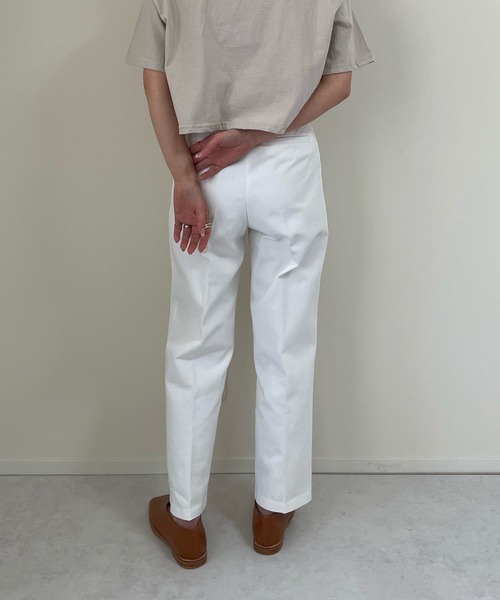LE MORE（リモア）の「ツータックツイルテーパードパンツ（チノパンツ・レディース・ホワイト/ベージュ/クリーム・S/M/L）」の8枚目の写真