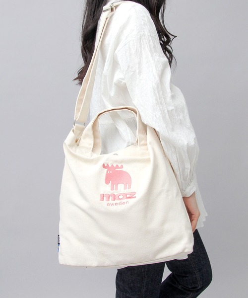 moz（モズ）の「2WAY キャンバス ショルダートート（トートバッグ・レディース・ホワイト/ブラック/グレー/インディゴブルー/ホワイト系その他/ホワイト系その他2/ネイビー/ブラウン/グレー系その他/ブルー/グリーン/ストライプ・FREE）」の2枚目の写真