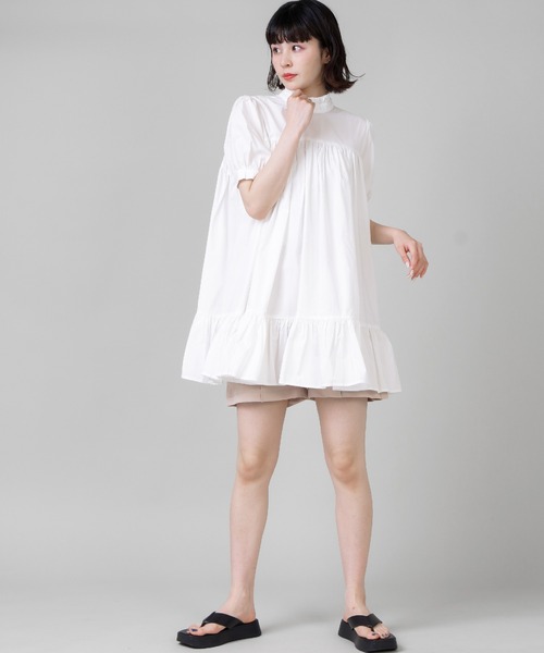 SPINNS（スピンズ）の「ミドルネックティアードフリルワンピース（ワンピース・レディース・ホワイト/ブラック・ONESIZE）」の14枚目の写真