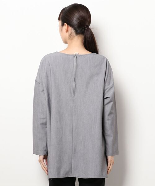 CLEARIMPRESSION (クリアインプレッション)の「TR起毛ボートネックチュニックブラウス【セットアップ対応】(シャツ/ブラウス・レディース・グレー/スミクロ・フリー)」の4枚目の写真