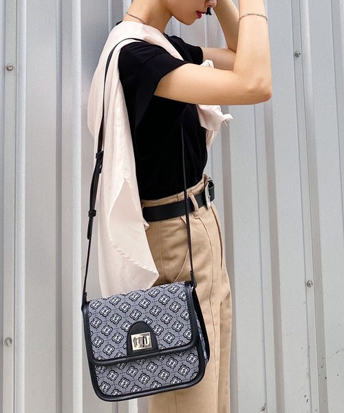 PAGEBOY（ページボーイ）の「モノグラムスクエアショルダー（ショルダーバッグ・レディース・ブラック系その他/ブラウン系その他・ONE SIZE）」の2枚目の写真