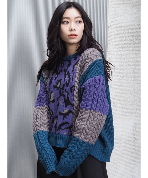 EVRIS（エヴリス）の「バイカラーケーブルニット（ニット/セーター・レディース・ブラック/ブルー/グリーン・FREE）」の4枚目の写真