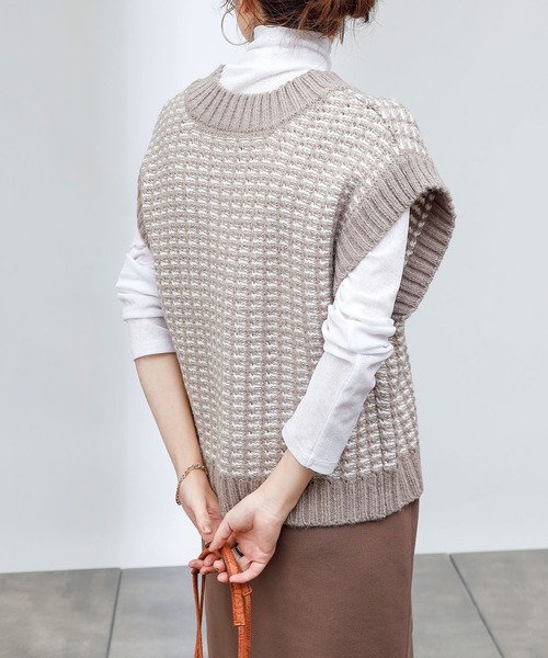 COLONY 2139(コロニートゥーワンスリーナイン)の「【TV媒体紹介商品】バイカラージャガードニットベスト(ベスト・レディース・ブラック/チャコールグレー/ベージュ/グリーン・FREE)」の3枚目の写真