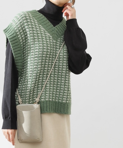 COLONY 2139(コロニートゥーワンスリーナイン)の「【TV媒体紹介商品】バイカラージャガードニットベスト(ベスト・レディース・ブラック/チャコールグレー/ベージュ/グリーン・FREE)」の4枚目の写真