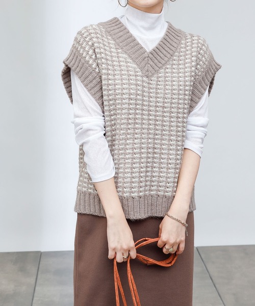 COLONY 2139(コロニートゥーワンスリーナイン)の「【TV媒体紹介商品】バイカラージャガードニットベスト(ベスト・レディース・ブラック/チャコールグレー/ベージュ/グリーン・FREE)」の7枚目の写真