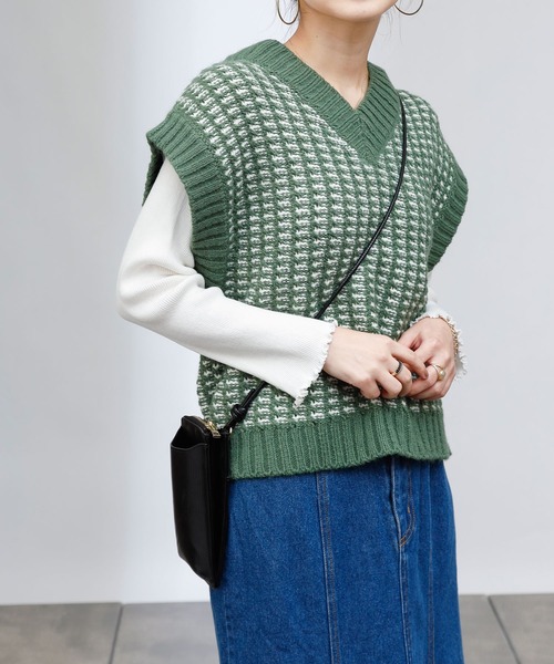 COLONY 2139(コロニートゥーワンスリーナイン)の「【TV媒体紹介商品】バイカラージャガードニットベスト(ベスト・レディース・ブラック/チャコールグレー/ベージュ/グリーン・FREE)」の20枚目の写真