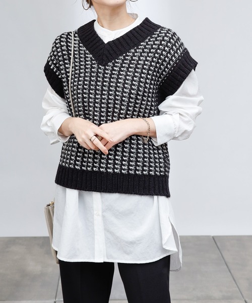 COLONY 2139(コロニートゥーワンスリーナイン)の「【TV媒体紹介商品】バイカラージャガードニットベスト(ベスト・レディース・ブラック/チャコールグレー/ベージュ/グリーン・FREE)」の5枚目の写真