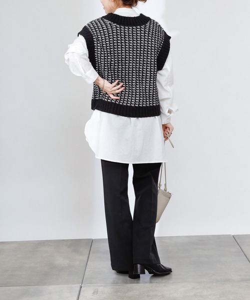 COLONY 2139(コロニートゥーワンスリーナイン)の「【TV媒体紹介商品】バイカラージャガードニットベスト(ベスト・レディース・ブラック/チャコールグレー/ベージュ/グリーン・FREE)」の17枚目の写真