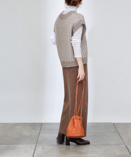 COLONY 2139(コロニートゥーワンスリーナイン)の「【TV媒体紹介商品】バイカラージャガードニットベスト(ベスト・レディース・ブラック/チャコールグレー/ベージュ/グリーン・FREE)」の19枚目の写真