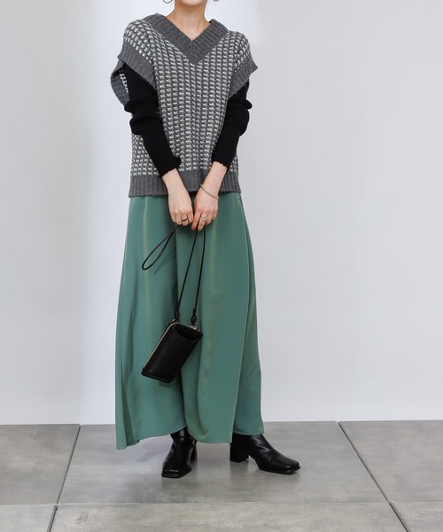 COLONY 2139(コロニートゥーワンスリーナイン)の「【TV媒体紹介商品】バイカラージャガードニットベスト(ベスト・レディース・ブラック/チャコールグレー/ベージュ/グリーン・FREE)」の12枚目の写真