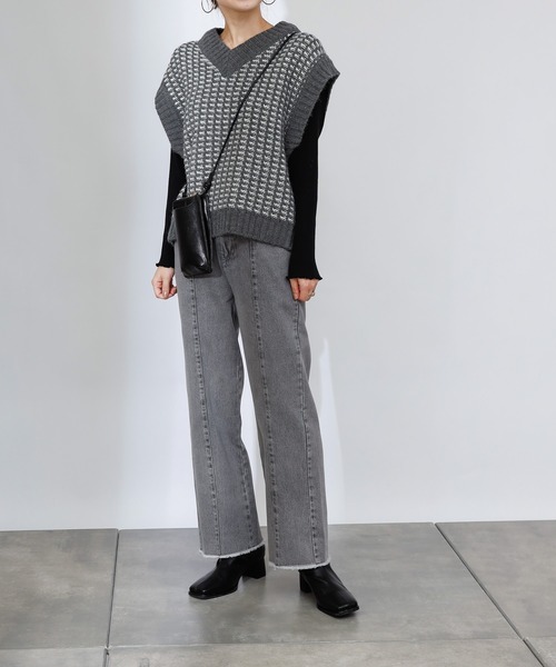 COLONY 2139(コロニートゥーワンスリーナイン)の「【TV媒体紹介商品】バイカラージャガードニットベスト(ベスト・レディース・ブラック/チャコールグレー/ベージュ/グリーン・FREE)」の18枚目の写真