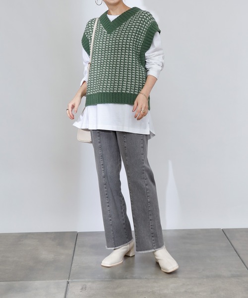 COLONY 2139(コロニートゥーワンスリーナイン)の「【TV媒体紹介商品】バイカラージャガードニットベスト(ベスト・レディース・ブラック/チャコールグレー/ベージュ/グリーン・FREE)」の14枚目の写真