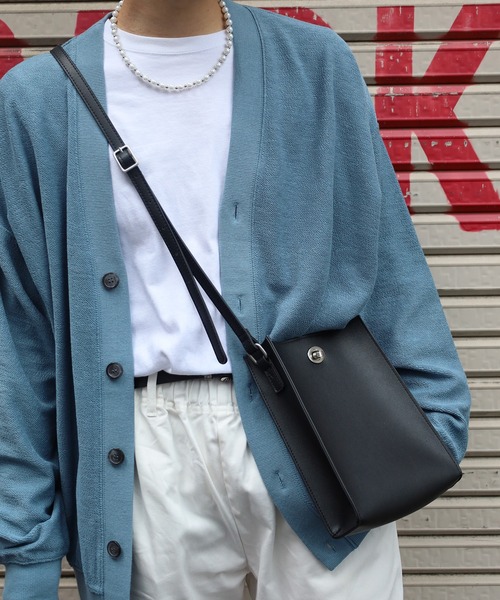 SPINNS（スピンズ）の「フェイクレザー スクエアショルダーバッグ（ショルダーバッグ・メンズ・ブラック/グリーン・ONESIZE）」の9枚目の写真