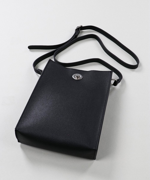 SPINNS（スピンズ）の「フェイクレザー スクエアショルダーバッグ（ショルダーバッグ・メンズ・ブラック/グリーン・ONESIZE）」の18枚目の写真