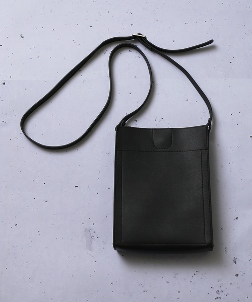 SPINNS（スピンズ）の「フェイクレザー スクエアショルダーバッグ（ショルダーバッグ・メンズ・ブラック/グリーン・ONESIZE）」の14枚目の写真