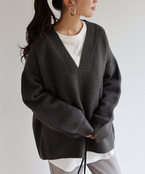 andme（アンドミー）の「天竺編み長袖オーバーサイズVネックニットトップス（ニット/セーター・レディース・チャコールグレー/ベージュ/グリーン/オートミール・M）」の2枚目の写真