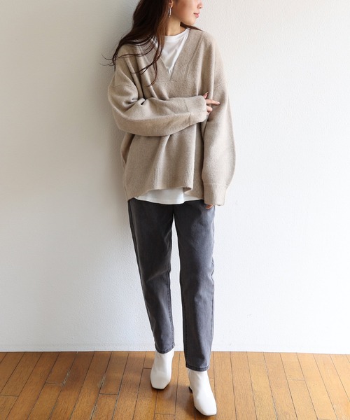 andme（アンドミー）の「天竺編み長袖オーバーサイズVネックニットトップス（ニット/セーター・レディース・チャコールグレー/ベージュ/グリーン/オートミール・M）」の9枚目の写真