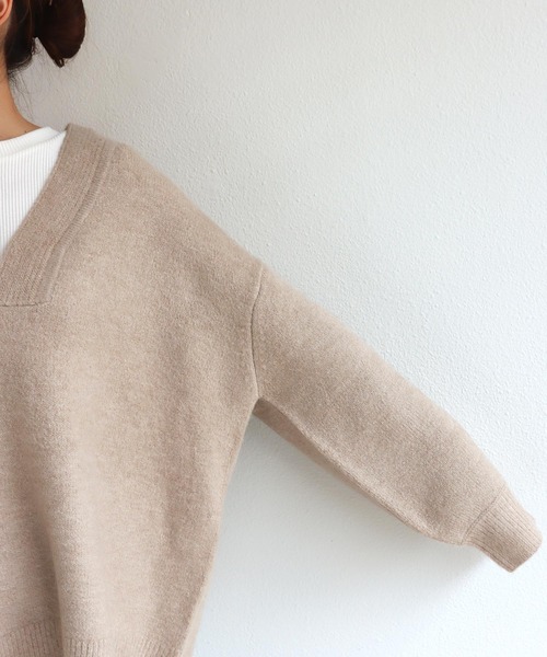 andme（アンドミー）の「天竺編み長袖オーバーサイズVネックニットトップス（ニット/セーター・レディース・チャコールグレー/ベージュ/グリーン/オートミール・M）」の14枚目の写真