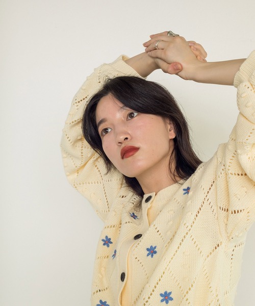 w closet(ダブルクローゼット)の「【新色追加】5Gポプコン編み+花刺繍カーディガン(カーディガン/ボレロ・レディース・オフホワイト/ブルー/オレンジ/ブラック・FREE)」の15枚目の写真
