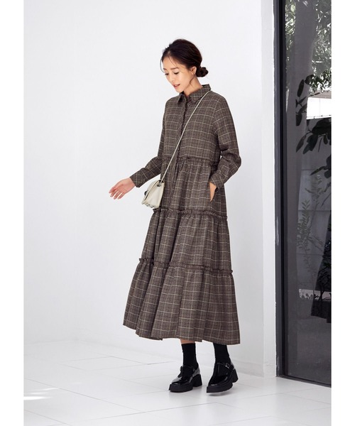 STYLE DELI（スタイルデリ）の「【LUXE】ステッチチェック柄ティアードワンピース（ワンピース・レディース・ブラック/ブラウン・01/02）」の3枚目の写真