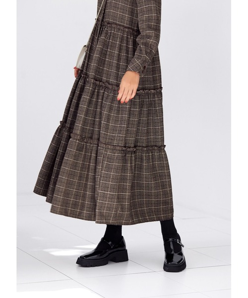 STYLE DELI（スタイルデリ）の「【LUXE】ステッチチェック柄ティアードワンピース（ワンピース・レディース・ブラック/ブラウン・01/02）」の5枚目の写真