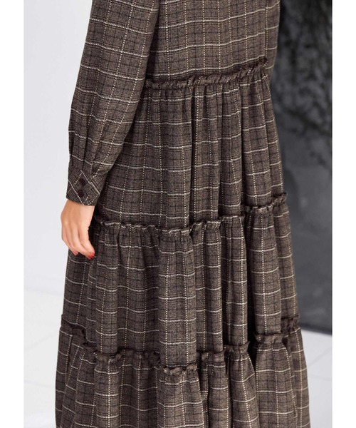 STYLE DELI（スタイルデリ）の「【LUXE】ステッチチェック柄ティアードワンピース（ワンピース・レディース・ブラック/ブラウン・01/02）」の18枚目の写真