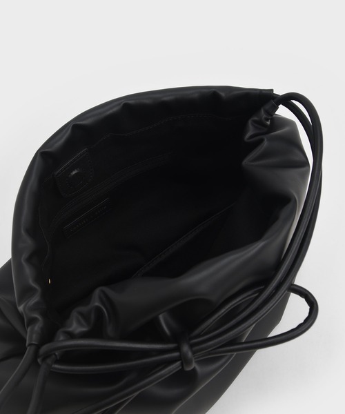 CHARLES & KEITH（チャールズ & キース）の「ノッティドハンドル テクスチャードホーボーバッグ / Knotted Handle Textured Hobo Bag（ショルダーバッグ・レディース・ダークブラウン/オフホワイト/ブラック・M）」の8枚目の写真