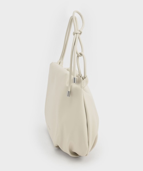 CHARLES & KEITH（チャールズ & キース）の「ノッティドハンドル テクスチャードホーボーバッグ / Knotted Handle Textured Hobo Bag（ショルダーバッグ・レディース・ダークブラウン/オフホワイト/ブラック・M）」の14枚目の写真
