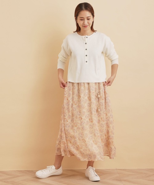 SALON adam et rope'(サロン アダム エ ロペ)の「ハーブプリントベルト付きロングフレアスカート(スカート・レディース・ネイビー/オレンジ・FREE)」の7枚目の写真