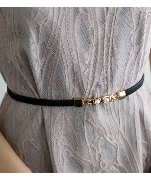 Cupid Heart（キューピッドハート）の「【Cupid Heart】結婚式ベルト　パール×メタル金具細ベルト（ベルト・レディース・ブラック/ベージュ・MEDIUM）」の4枚目の写真