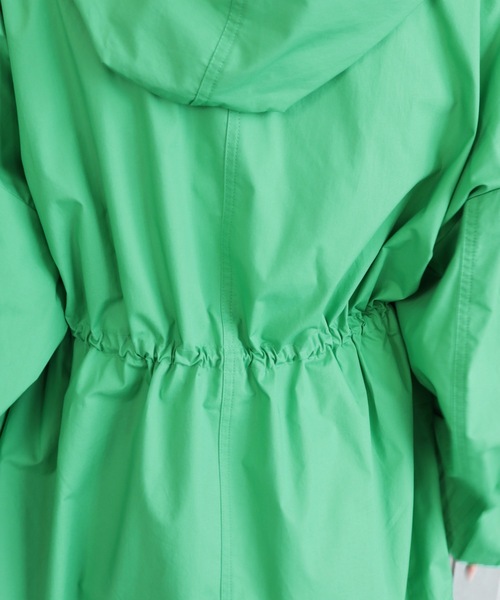 moment+（モーメントプラス）の「シアーナイロンワッシャーマルチWAYボリュームスリーブマウンテンパーカー（マウンテンパーカー・レディース・ブラック/ベージュ/オフホワイト/カーキ/ブルー/ライトグリーン・M）」の16枚目の写真