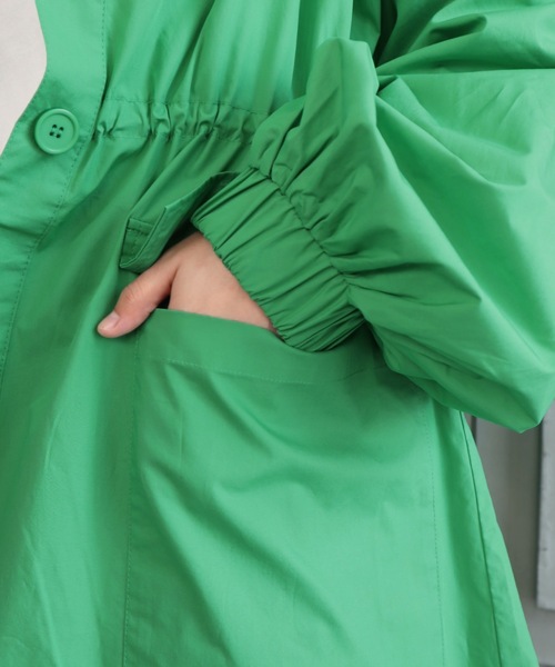 moment+（モーメントプラス）の「シアーナイロンワッシャーマルチWAYボリュームスリーブマウンテンパーカー（マウンテンパーカー・レディース・ブラック/ベージュ/オフホワイト/カーキ/ブルー/ライトグリーン・M）」の13枚目の写真