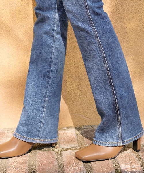 chuu（チュー）の「CHUU [MAYA] High Rise Waistband Bootcut Jeans（デニムパンツ・レディース・ブルー・SMALL/MEDIUM/LARGE）」の6枚目の写真