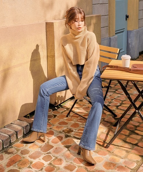chuu（チュー）の「CHUU [MAYA] High Rise Waistband Bootcut Jeans（デニムパンツ・レディース・ブルー・SMALL/MEDIUM/LARGE）」の9枚目の写真