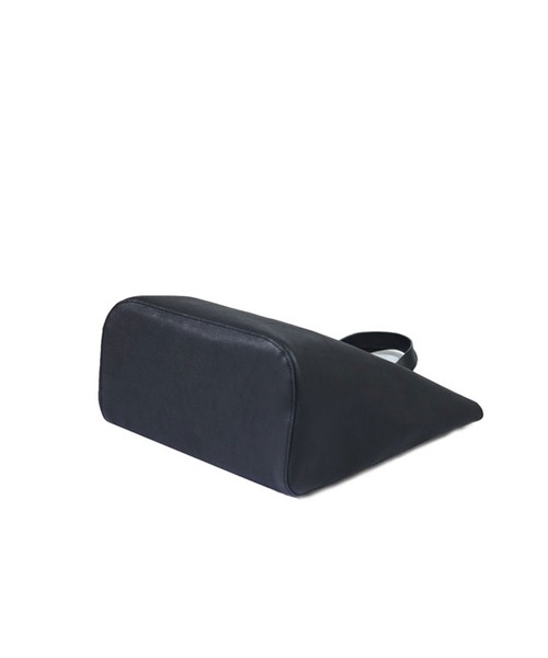 PR01.(ピーアールワン)の「SLOW embossing tote bag S(トートバッグ・メンズ・ブラック・FREE)」の3枚目の写真