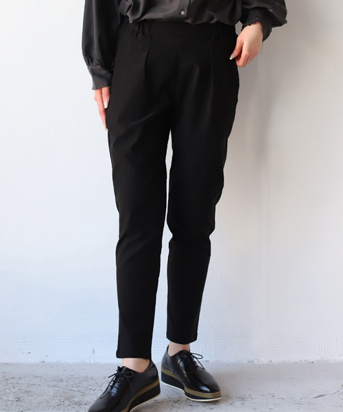 REAL CUBE(リアルキューブ)の「ストレッチテーパードパンツ(チノパンツ・レディース・ブラック/アイボリー・M/S)」の2枚目の写真
