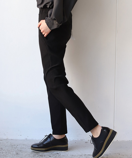 REAL CUBE(リアルキューブ)の「ストレッチテーパードパンツ(チノパンツ・レディース・ブラック/アイボリー・M/S)」の14枚目の写真